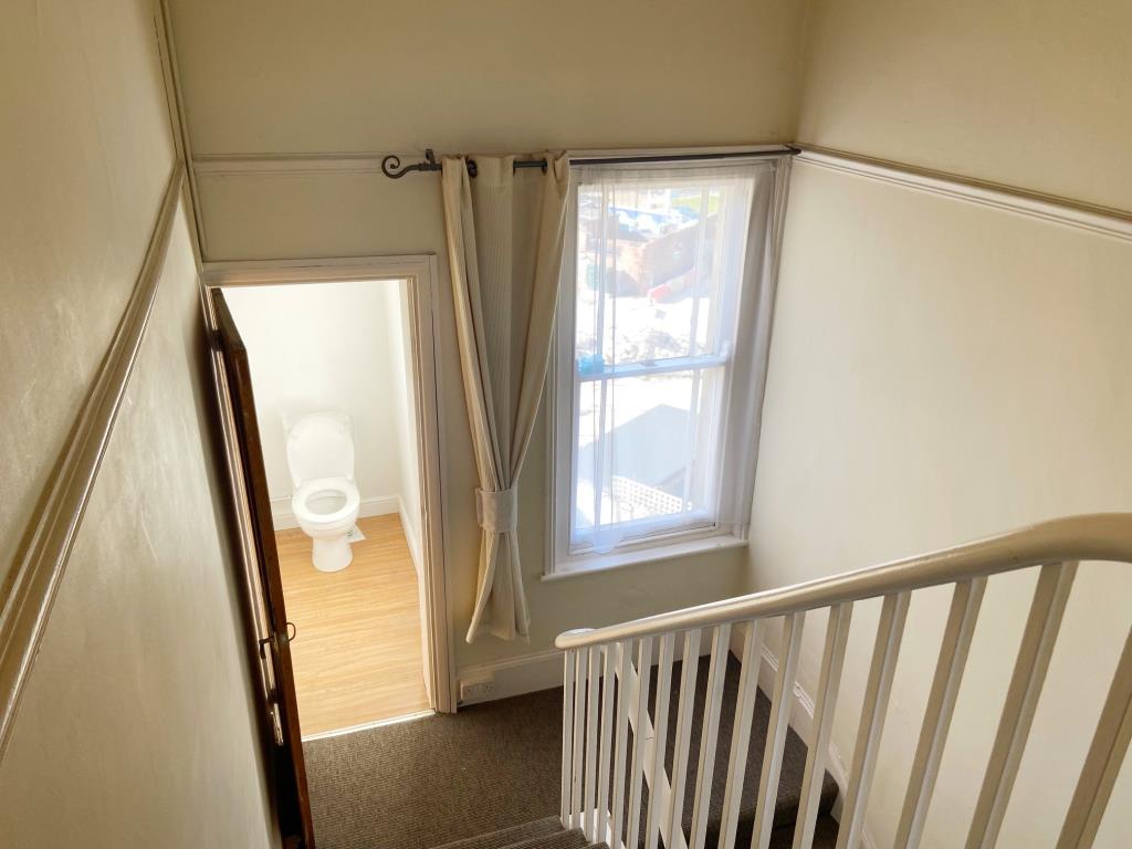 Lot: 99 - ONE-BEDROOM FLAT FOR REFURBISHMENT - Stairs & toilet